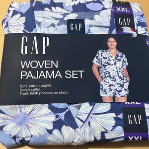 GAP Women's Blue and White Floral Pajama Set